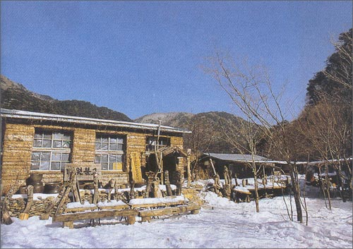 내원동 마을의 내원분교. 