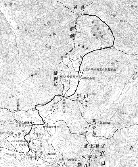 스루기다케 주변의 1:50,000 지형도. 
굵게 표시한 선은 1907년 시바사키 측량대가 올랐던 등산로.
