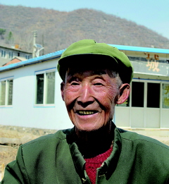 하산지점인 서책자마을에서 만난 중국인 촌로. 
