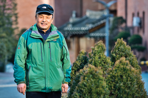 14년 동안 한국의 산하를 운영해 지금의 반열에 서게 만든 김성중씨. 