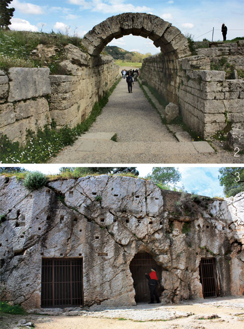 2 고대 올림픽이 열렸던 스타디움 입구에 아치형 성벽이 있다.
3 그리스의 철학자 소크라테스가 갇혀 있던 감옥. 
