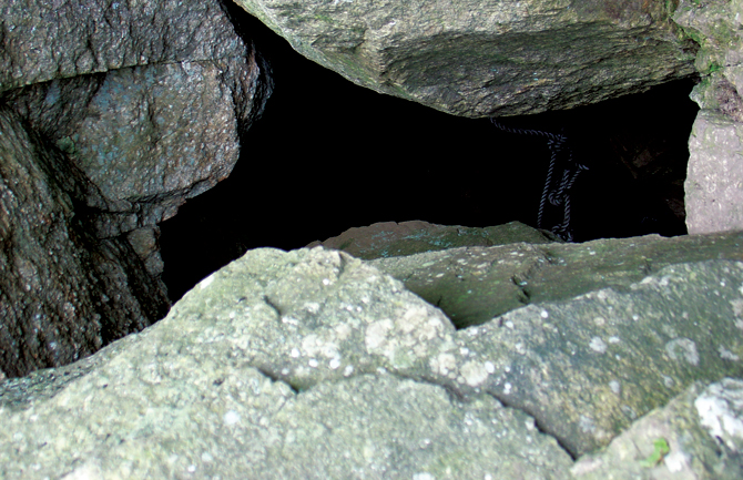 설인귀가 은거한 동굴로 전하는 설인귀굴. 
