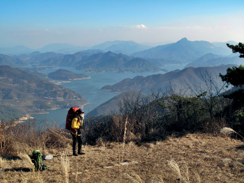 충주의 진산 < Season Special < 테마산행 < 기사본문 - 월간산 [특별부록지도 코스가이드ㅣ충주 계명산] 중원문화권의 중심 충주의 진산