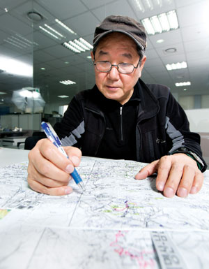 47년 경력의 전문가인 박영래 대기자가 특별부록 지도를 만든다.