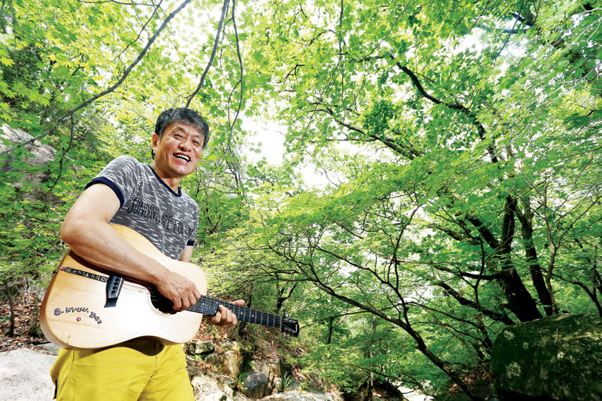[삶, 예술, 자연…ㅣ산악인가수 신현대] “산 아래 내 노래 속에 또... 자연…ㅣ산악인가수 신현대] “산 아래 내 노래 속에 또 다른 산이... 
