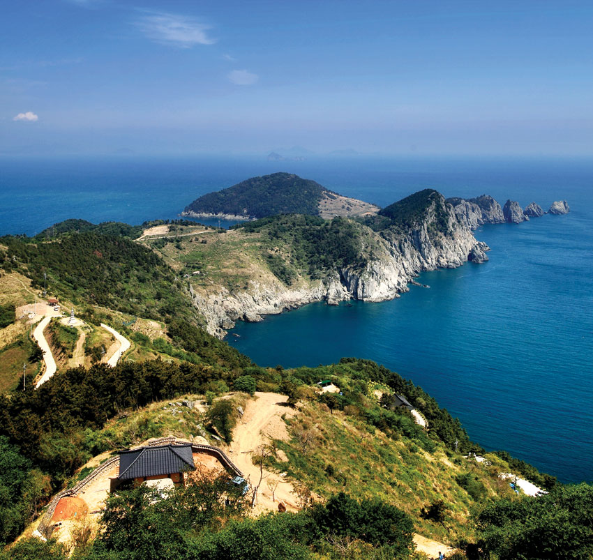 [봄맞이 산행 코스가이드｜②연화도 연화봉] 한겨울에도 따스한 남쪽 바다의 孤島 < 봄 산행 < 이 달의 산 < 기사본문 - 월간산 [봄맞이 산행... 