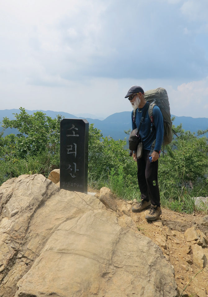 [악돌이 박영래의 만화산행｜특별부록지도 코스가이드｜소리산] 노송... 코스가이드｜소리산] 노송 어우러진 바위절벽 아래 소금강 풍광 일품