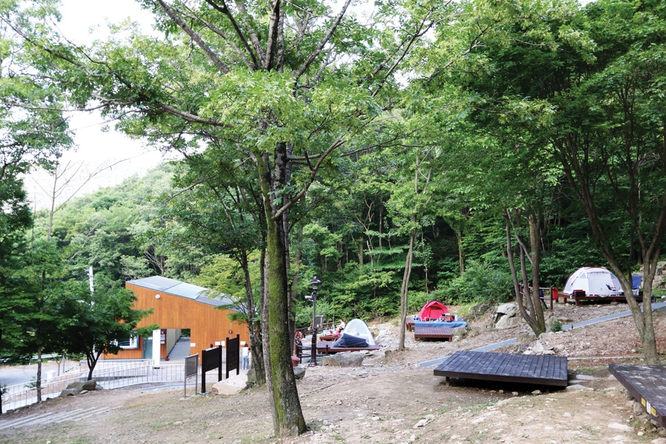 회문산 자연휴양림 캠핑장 전경.