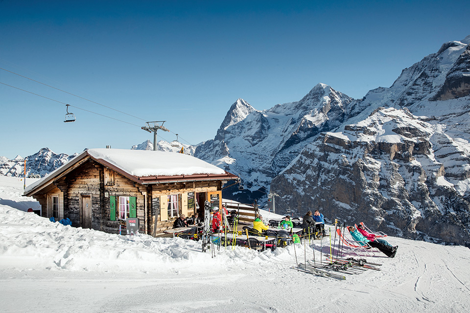 티틀리스의 해발고도 3,000m 이상 지대는 연중 눈이 쌓여 있다. 사진 스위스관광청.