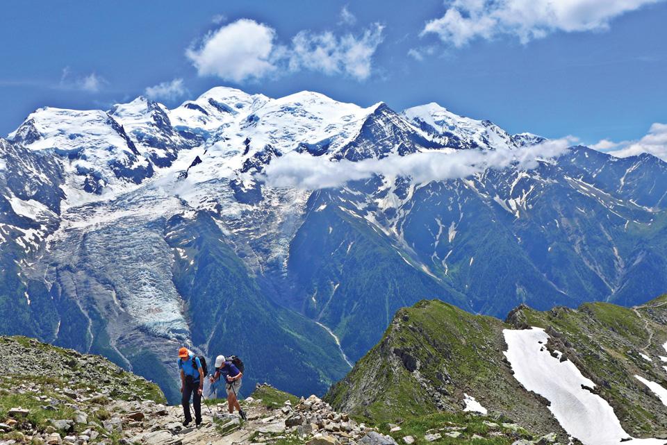 압도적인 경치를 어디서든 볼 수 있는 TMB. 가장 높은 봉우리가 알프스 최고봉인 몽블랑이다.