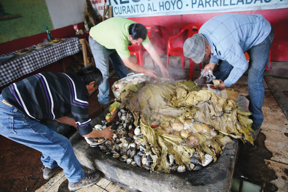 칠로에섬의 전통음식 쿠란토.