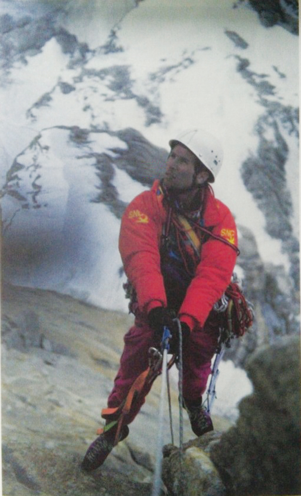 트랑고타워를 등반하고 있는 보이테크 쿠르티카.