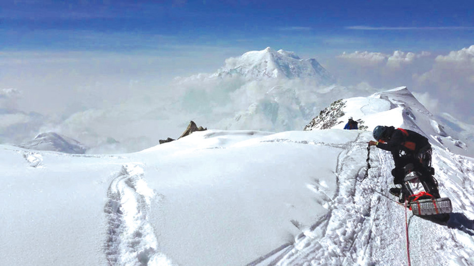 에베레스트를 등반하고 있는 템바 체리 셰르파. 