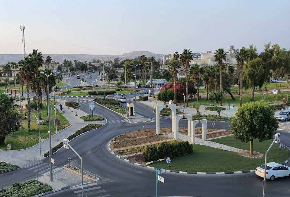 라드, 사해에서 25km 거리에 있는 도시. 이스라엘 남부에 있는 도시로 네게브사막과 유대사막 경계에 있다