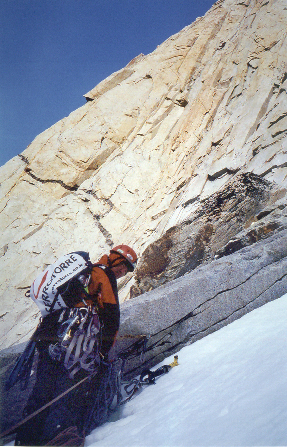 2005년 남미 파타고니아 파이네 북봉을 등정하고 있다. 