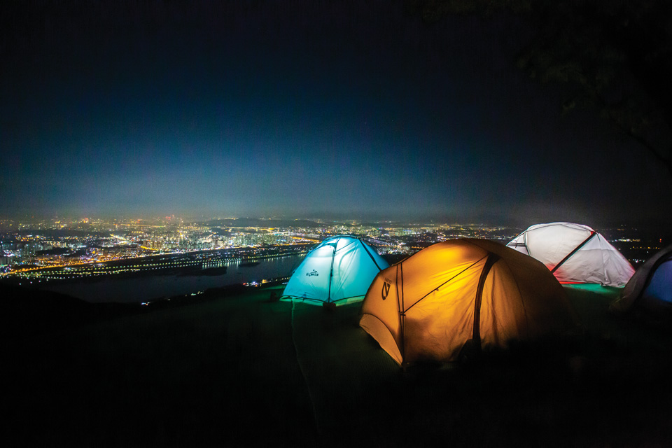 한강과 하남시 야경이 아름다운 예봉산 활공장에서 하룻밤을 보내고 있다.