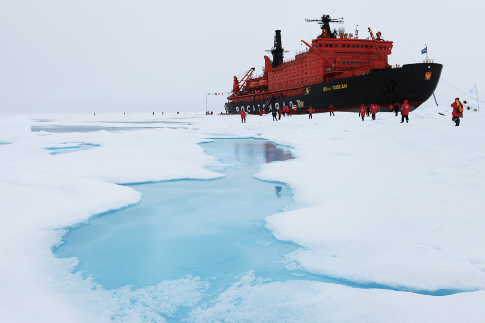 러시아 쇄빙선 빅토리아호. 무게 2만6,000t으로 세계에서 가장 큰 쇄빙선이다. 연료를 한 번 채우면 4년 동안 추가 공급 없이 운항 가능하다.