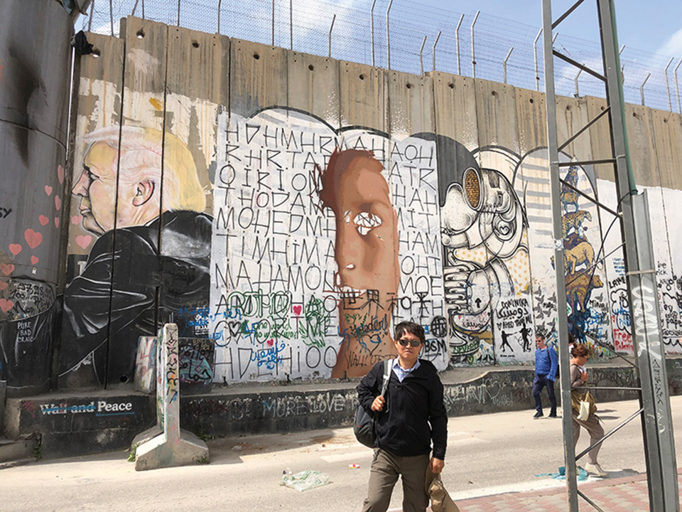 팔레스타인 가자 지구의 높다란 분리벽.