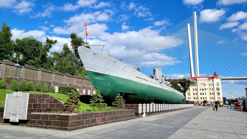 제2차 세계대전에서 활약했던 C-56 잠수함. 잠수함 실내가 박물관으로 개조되었다.