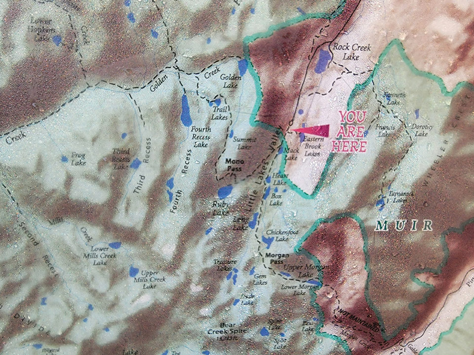 내가 있는 위치와 트레킹 코스를 알려주는 안내판의 등산지도. 리틀 벨리의 7개 호수 사이로 산길이이어진다.