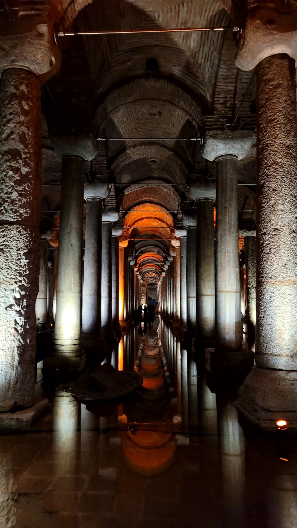 이스탄불의 지하 궁전이라고 부르는 지하 저수지
