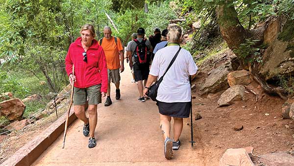 시나와바에서 시작하는 리버사이드 워크는 휠체어도 이동이 가능하고 경사가 거의 없는 길이라 연세가 많으신 분들이 산책코스로 애용한다.