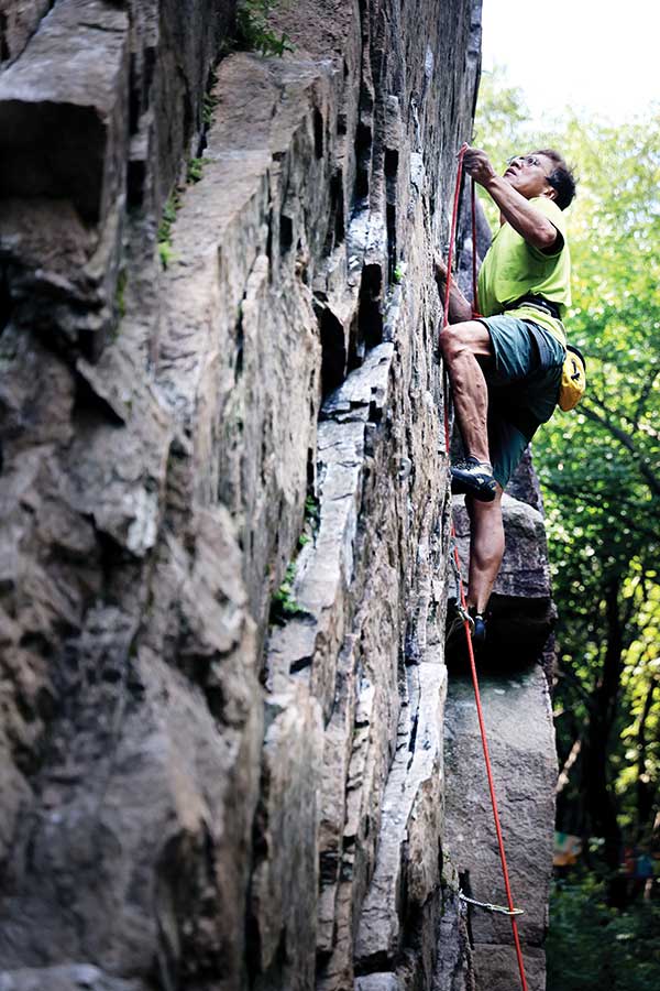 축제 1(5.11a)를 등반하는 김문섭씨. 그는 암벽등반 실력은 물론이고 산악스키도 수준급으로 즐긴다.