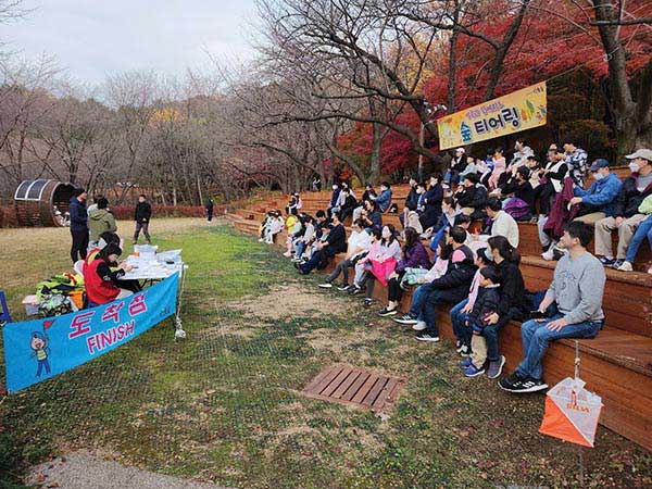 가족이 팀을 이뤄 참가하는 숲티어링은 끈끈한 가족애와 협동심을 키울 수 있는 좋은 기회가 된다