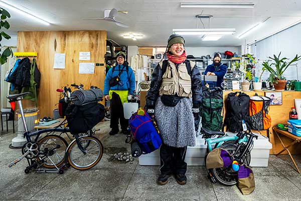 ����� ��� ��. ���ʿ� �ִ� �賶 ����ȸ�� �ڳ�Ʈ���� �𿴴�.