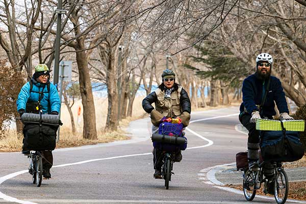 ����ȣ �ѷ����� ���� �ִ�. ������� �ַ� ����� ���ο��� ź��. �ڰ��� ���� �� �ӵ��� ��濡�� Ÿ�� �����. ���������� �װ��� ������� ������ �����̶�鼭 ����ũ��ŷ�� �����Ÿ� �� �� �� �����ϰ� �ʹٰ� �ߴ�.