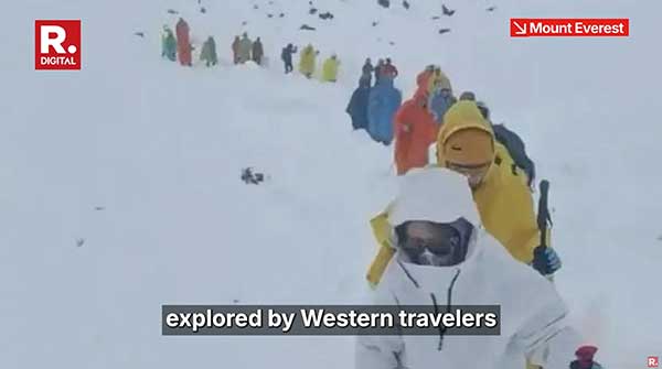 에베레스트 동쪽 까르마밸리 트레킹에 나섰다가 폭설이 내리며 수많은 트레커들이 고립되는 일이 벌어졌다. 이미지 리퍼블릭월드.