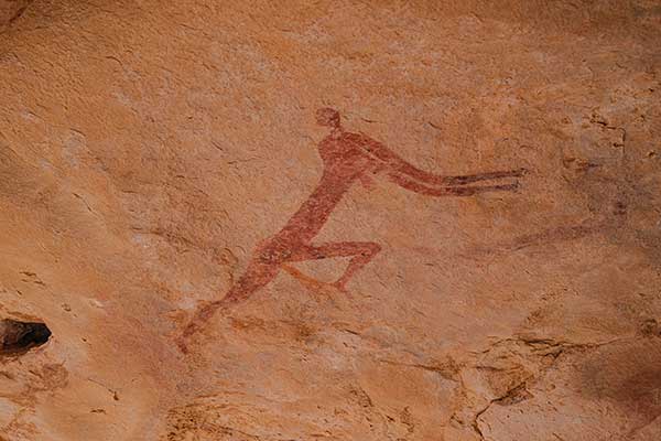 처음으로 마주한 암각화는 6,000년의 세월을 견딘 여인의 섬세한 선이 그대로 남아 있었다. 그때도 미인의 기준은 지금처럼 날씬한 몸매였다는 생각이 들었다.