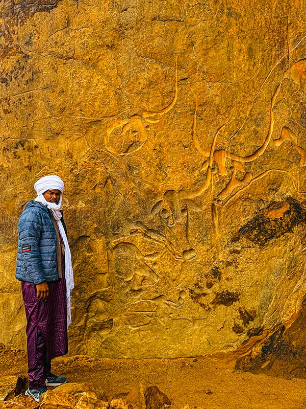 ‘울고 있는 소’라는 이름으로 불리는 암각화. 높이가3m가 넘는 소의 얼굴은 정교하게 새겨져 있고, 커다란 눈에서는 마치 진짜 눈물이 떨어질 듯하다.