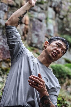 첫날 밤, 참가자들이 둥글게 모여 앉아 각자 클라이밍에 관한 생각을 나눴다. 다음날엔 저승봉으로 이동해 등반과 교육을 진행했다.